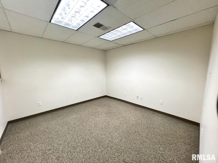 718 ILLINOIS Avenue, Carbondale, Illinois 62901, 0 , 0 ,0,Commercial Sale,For Sale,ILLINOIS,0,RMAEB460267