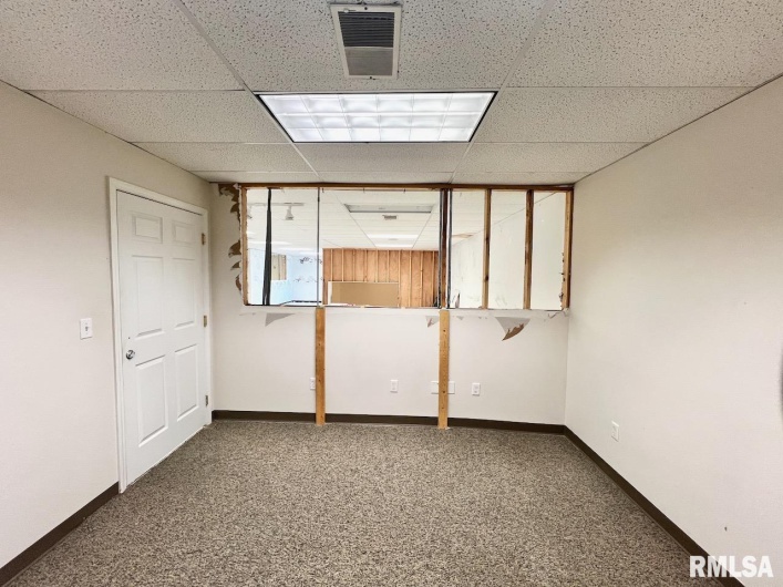 718 ILLINOIS Avenue, Carbondale, Illinois 62901, 0 , 0 ,0,Commercial Sale,For Sale,ILLINOIS,0,RMAEB460267