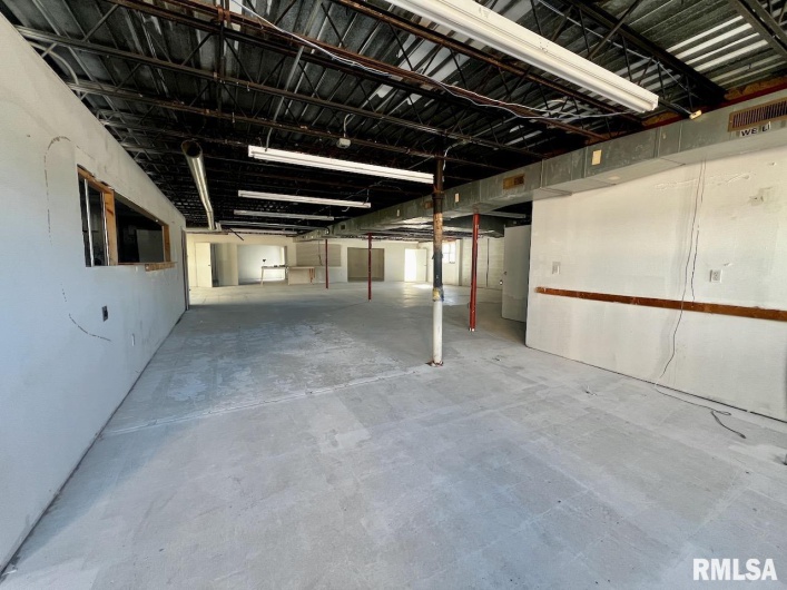 718 ILLINOIS Avenue, Carbondale, Illinois 62901, 0 , 0 ,0,Commercial Sale,For Sale,ILLINOIS,0,RMAEB460267