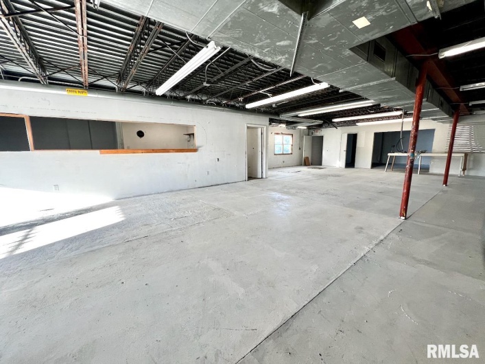 718 ILLINOIS Avenue, Carbondale, Illinois 62901, 0 , 0 ,0,Commercial Sale,For Sale,ILLINOIS,0,RMAEB460267