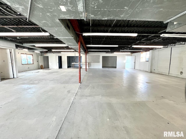 718 ILLINOIS Avenue, Carbondale, Illinois 62901, 0 , 0 ,0,Commercial Sale,For Sale,ILLINOIS,0,RMAEB460267