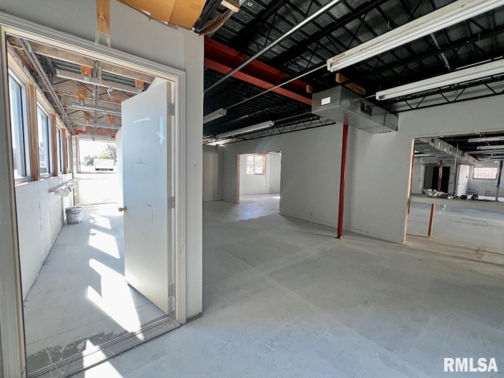 718 ILLINOIS Avenue, Carbondale, Illinois 62901, 0 , 0 ,0,Commercial Sale,For Sale,ILLINOIS,0,RMAEB460267