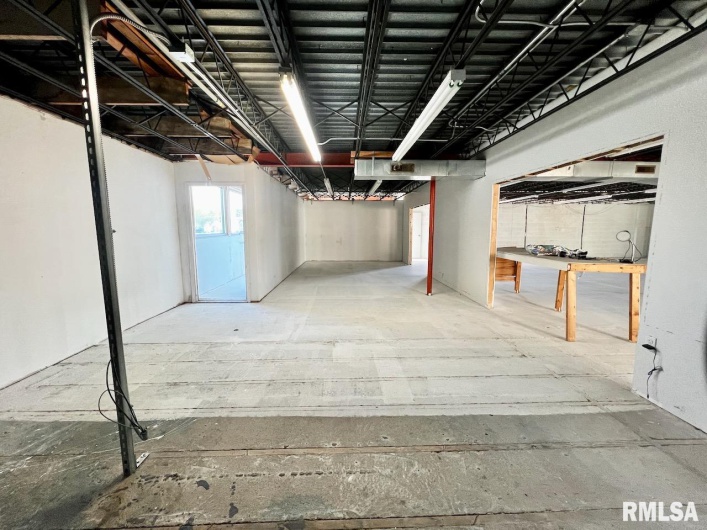 718 ILLINOIS Avenue, Carbondale, Illinois 62901, 0 , 0 ,0,Commercial Sale,For Sale,ILLINOIS,0,RMAEB460267