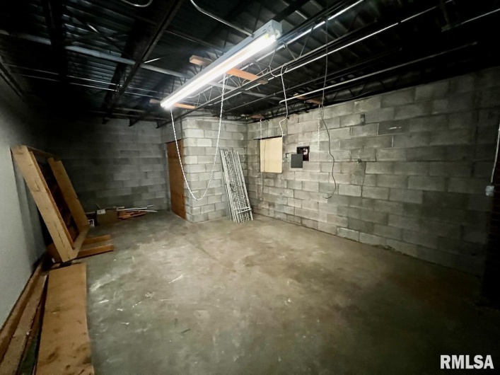 718 ILLINOIS Avenue, Carbondale, Illinois 62901, 0 , 0 ,0,Commercial Sale,For Sale,ILLINOIS,0,RMAEB460267