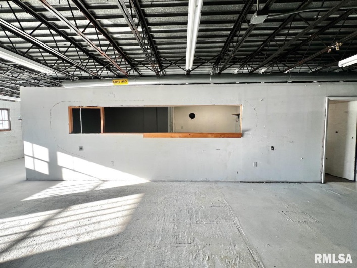 718 ILLINOIS Avenue, Carbondale, Illinois 62901, 0 , 0 ,0,Commercial Sale,For Sale,ILLINOIS,0,RMAEB460267