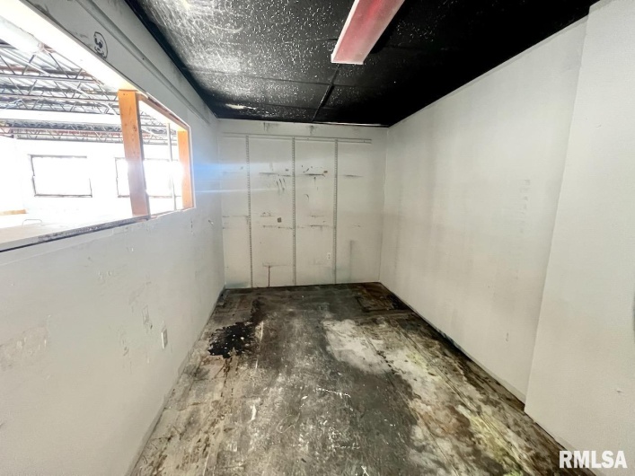 718 ILLINOIS Avenue, Carbondale, Illinois 62901, 0 , 0 ,0,Commercial Sale,For Sale,ILLINOIS,0,RMAEB460267