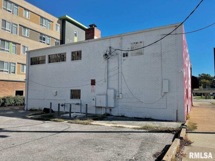 718 ILLINOIS Avenue, Carbondale, Illinois 62901, 0 , 0 ,0,Commercial Sale,For Sale,ILLINOIS,0,RMAEB460267