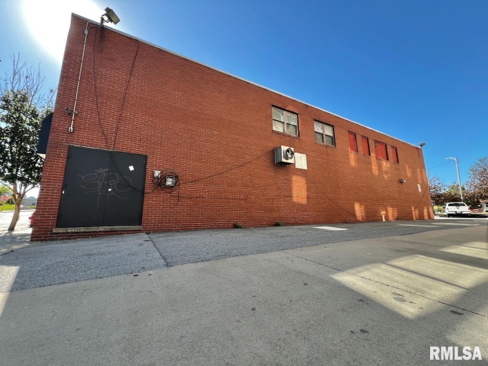 718 ILLINOIS Avenue, Carbondale, Illinois 62901, 0 , 0 ,0,Commercial Sale,For Sale,ILLINOIS,0,RMAEB460267