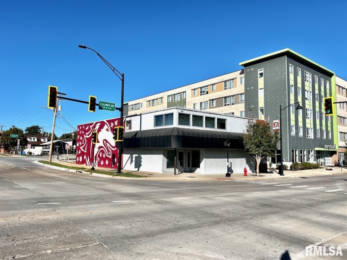 718 ILLINOIS Avenue, Carbondale, Illinois 62901, 0 , 0 ,0,Commercial Sale,For Sale,ILLINOIS,0,RMAEB460267
