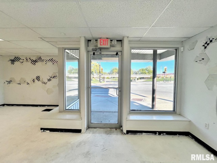 718 ILLINOIS Avenue, Carbondale, Illinois 62901, 0 , 0 ,0,Commercial Sale,For Sale,ILLINOIS,0,RMAEB460267