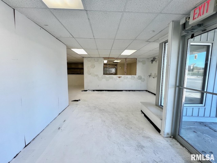 718 ILLINOIS Avenue, Carbondale, Illinois 62901, 0 , 0 ,0,Commercial Sale,For Sale,ILLINOIS,0,RMAEB460267