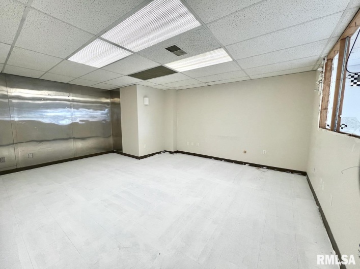 718 ILLINOIS Avenue, Carbondale, Illinois 62901, 0 , 0 ,0,Commercial Sale,For Sale,ILLINOIS,0,RMAEB460267