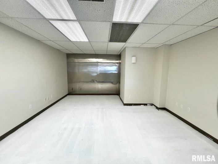718 ILLINOIS Avenue, Carbondale, Illinois 62901, 0 , 0 ,0,Commercial Sale,For Sale,ILLINOIS,0,RMAEB460267