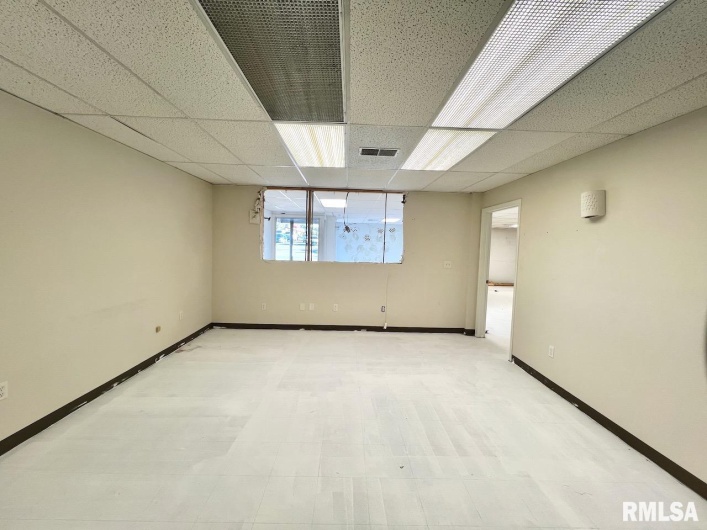 718 ILLINOIS Avenue, Carbondale, Illinois 62901, 0 , 0 ,0,Commercial Sale,For Sale,ILLINOIS,0,RMAEB460267