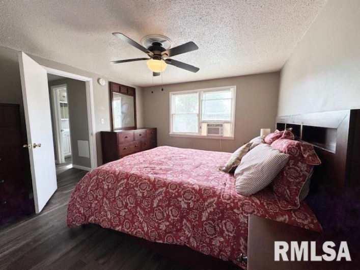 2205 MELANIE Lane, Marion, Illinois 62959, 4 Bedrooms Bedrooms, 0 ,2 BathroomsBathrooms,Residential,For Sale,MELANIE,0,RMAEB460268