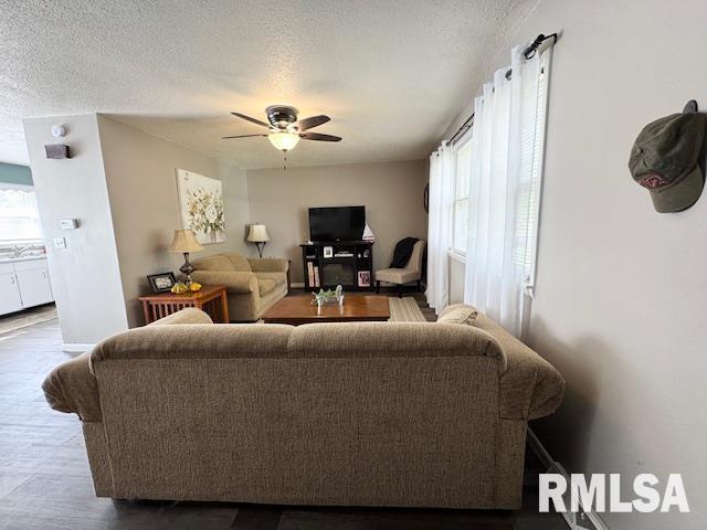 2205 MELANIE Lane, Marion, Illinois 62959, 4 Bedrooms Bedrooms, 0 ,2 BathroomsBathrooms,Residential,For Sale,MELANIE,0,RMAEB460268