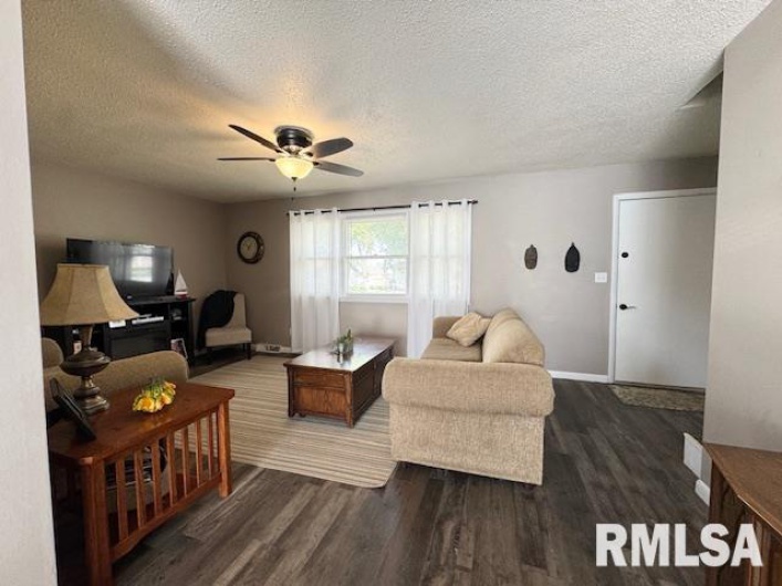2205 MELANIE Lane, Marion, Illinois 62959, 4 Bedrooms Bedrooms, 0 ,2 BathroomsBathrooms,Residential,For Sale,MELANIE,0,RMAEB460268