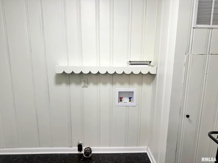 1800 MARKET Street, Metropolis, Illinois 62960, 3 Bedrooms Bedrooms, 0 ,1 BathroomBathrooms,Residential,For Sale,MARKET,0,RMAEB460272