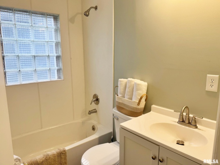 1800 MARKET Street, Metropolis, Illinois 62960, 3 Bedrooms Bedrooms, 0 ,1 BathroomBathrooms,Residential,For Sale,MARKET,0,RMAEB460272