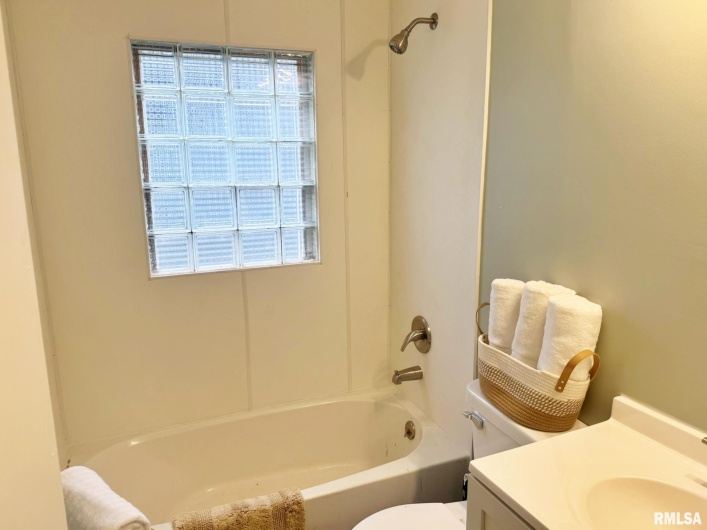 1800 MARKET Street, Metropolis, Illinois 62960, 3 Bedrooms Bedrooms, 0 ,1 BathroomBathrooms,Residential,For Sale,MARKET,0,RMAEB460272