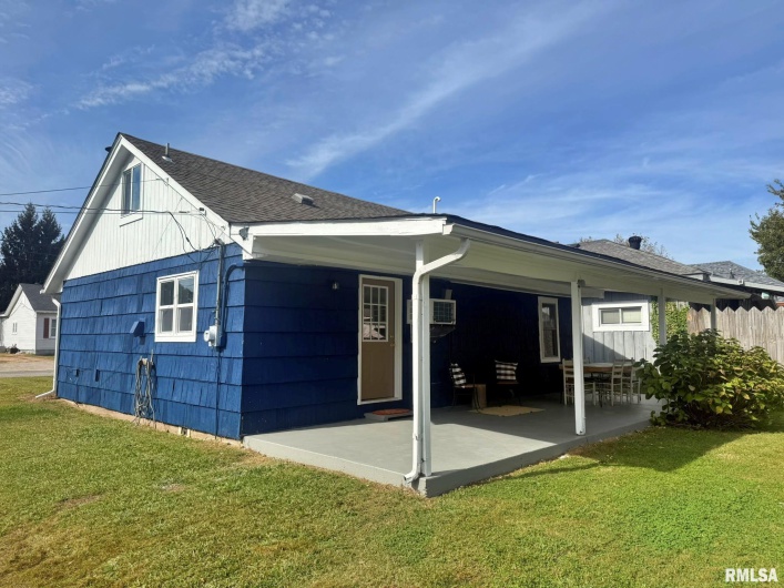 1800 MARKET Street, Metropolis, Illinois 62960, 3 Bedrooms Bedrooms, 0 ,1 BathroomBathrooms,Residential,For Sale,MARKET,0,RMAEB460272