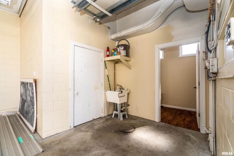 201 COURT Street, Marion, Illinois 62959, 0 , 0 ,0,Commercial Sale,For Sale,COURT,0,RMAEB460276