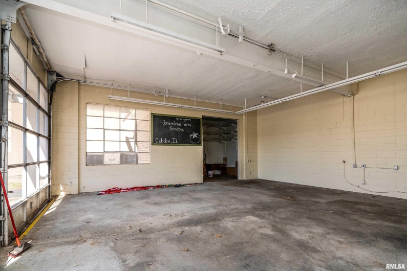 201 COURT Street, Marion, Illinois 62959, 0 , 0 ,0,Commercial Sale,For Sale,COURT,0,RMAEB460276