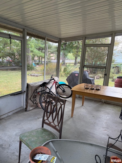 1010 Walkup Avenue, Carbondale, Illinois 62901, 2 Bedrooms Bedrooms, 0 ,1 BathroomBathrooms,Residential,For Sale,Walkup,0,RMAEB460278