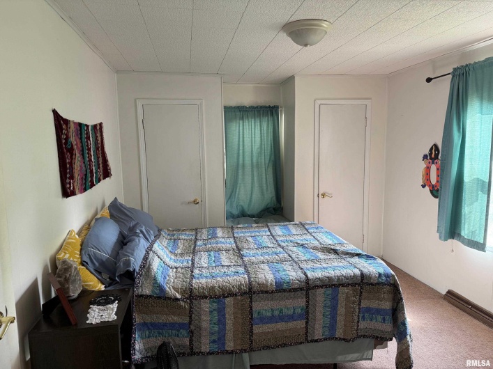 1010 Walkup Avenue, Carbondale, Illinois 62901, 2 Bedrooms Bedrooms, 0 ,1 BathroomBathrooms,Residential,For Sale,Walkup,0,RMAEB460278