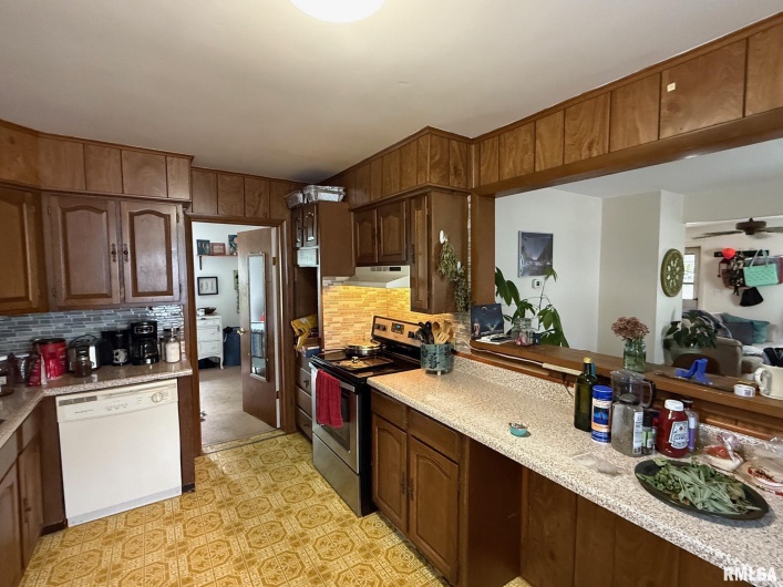 1010 Walkup Avenue, Carbondale, Illinois 62901, 2 Bedrooms Bedrooms, 0 ,1 BathroomBathrooms,Residential,For Sale,Walkup,0,RMAEB460278