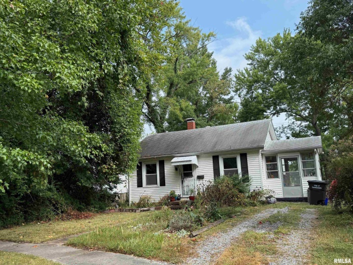1010 Walkup Avenue, Carbondale, Illinois 62901, 2 Bedrooms Bedrooms, 0 ,1 BathroomBathrooms,Residential,For Sale,Walkup,0,RMAEB460278