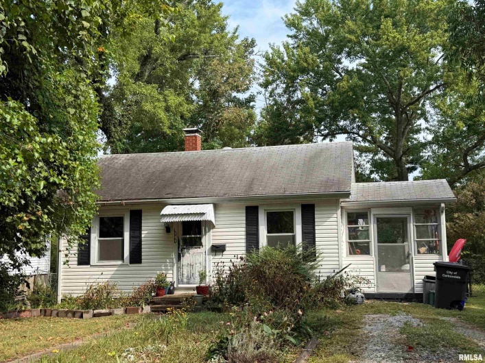 1010 Walkup Avenue, Carbondale, Illinois 62901, 2 Bedrooms Bedrooms, 0 ,1 BathroomBathrooms,Residential,For Sale,Walkup,0,RMAEB460278
