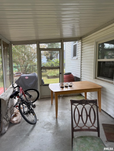 1010 Walkup Avenue, Carbondale, Illinois 62901, 2 Bedrooms Bedrooms, 0 ,1 BathroomBathrooms,Residential,For Sale,Walkup,0,RMAEB460278