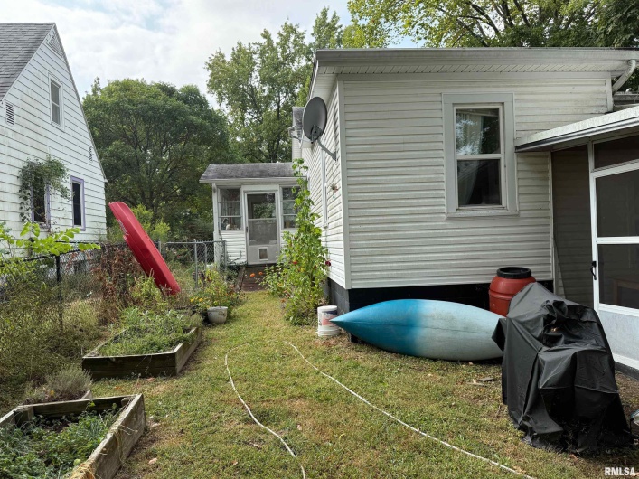 1010 Walkup Avenue, Carbondale, Illinois 62901, 2 Bedrooms Bedrooms, 0 ,1 BathroomBathrooms,Residential,For Sale,Walkup,0,RMAEB460278