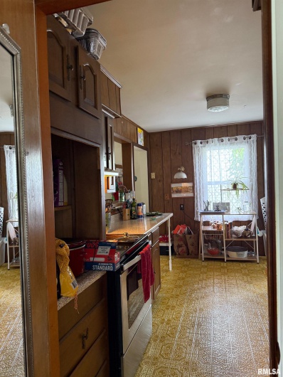 1010 Walkup Avenue, Carbondale, Illinois 62901, 2 Bedrooms Bedrooms, 0 ,1 BathroomBathrooms,Residential,For Sale,Walkup,0,RMAEB460278