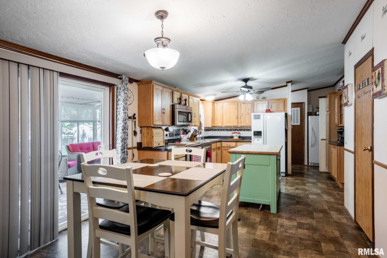 107 GEORGE Street, Hurst, Illinois 62949, 4 Bedrooms Bedrooms, 0 ,2 BathroomsBathrooms,Residential,For Sale,GEORGE,0,RMAQC4268771