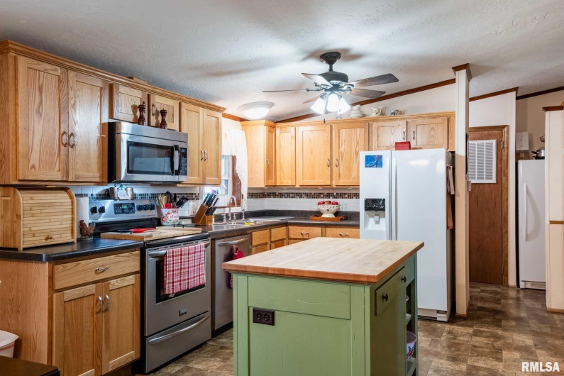 107 GEORGE Street, Hurst, Illinois 62949, 4 Bedrooms Bedrooms, 0 ,2 BathroomsBathrooms,Residential,For Sale,GEORGE,0,RMAQC4268771