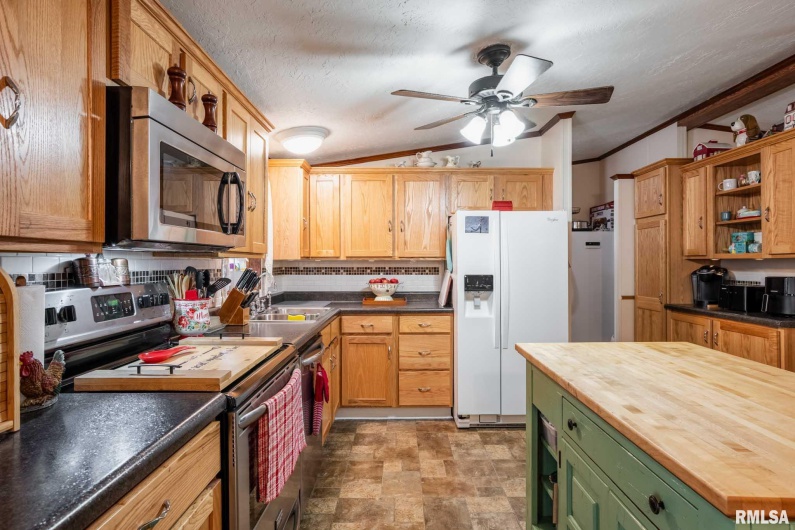 107 GEORGE Street, Hurst, Illinois 62949, 4 Bedrooms Bedrooms, 0 ,2 BathroomsBathrooms,Residential,For Sale,GEORGE,0,RMAQC4268771