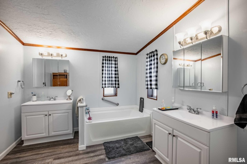 107 GEORGE Street, Hurst, Illinois 62949, 4 Bedrooms Bedrooms, 0 ,2 BathroomsBathrooms,Residential,For Sale,GEORGE,0,RMAQC4268771