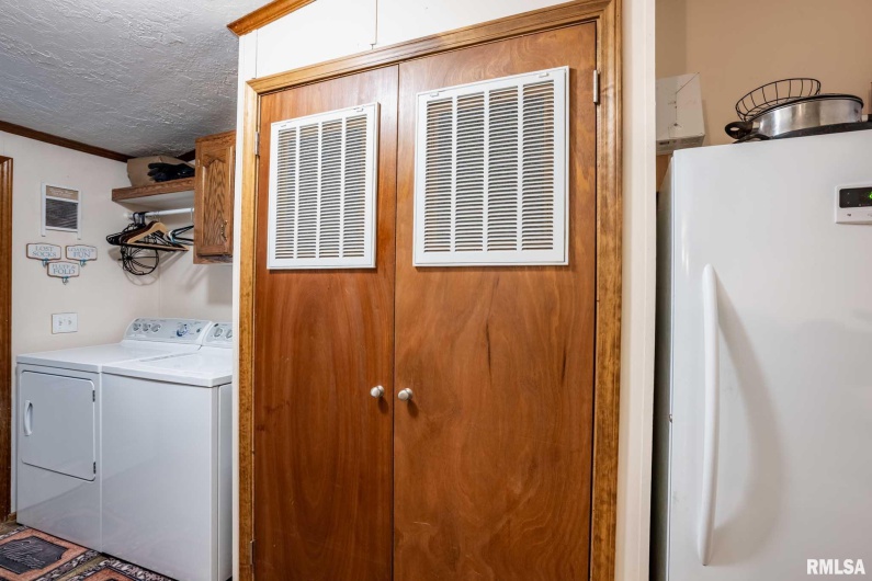 107 GEORGE Street, Hurst, Illinois 62949, 4 Bedrooms Bedrooms, 0 ,2 BathroomsBathrooms,Residential,For Sale,GEORGE,0,RMAQC4268771