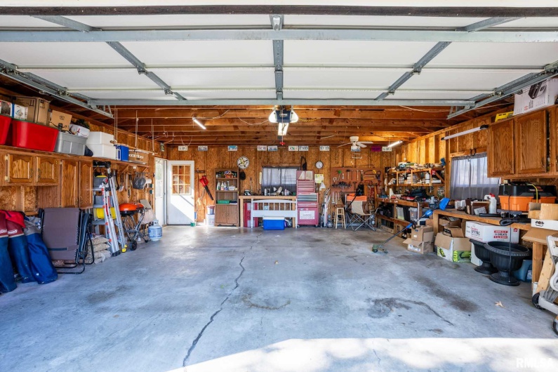 107 GEORGE Street, Hurst, Illinois 62949, 4 Bedrooms Bedrooms, 0 ,2 BathroomsBathrooms,Residential,For Sale,GEORGE,0,RMAQC4268771