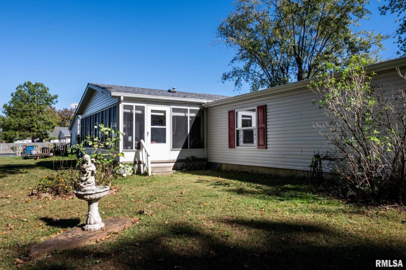 107 GEORGE Street, Hurst, Illinois 62949, 4 Bedrooms Bedrooms, 0 ,2 BathroomsBathrooms,Residential,For Sale,GEORGE,0,RMAQC4268771