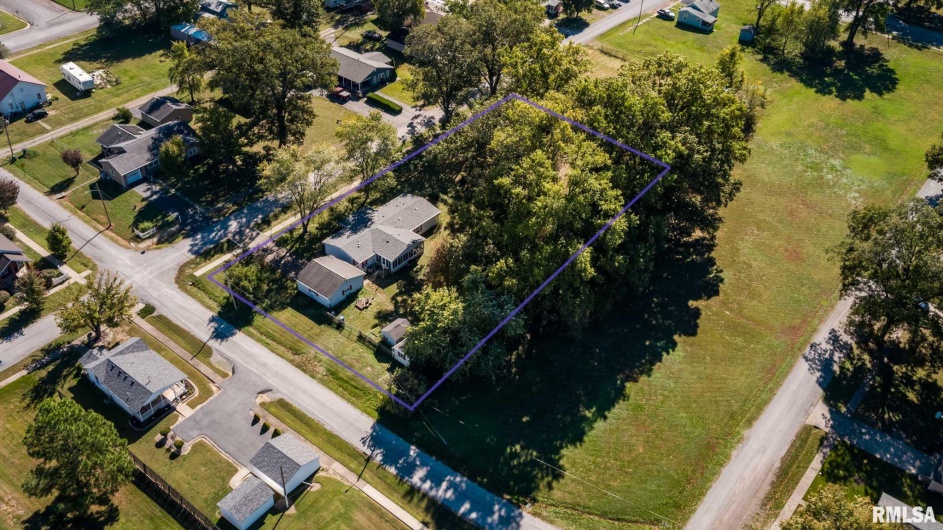 107 GEORGE Street, Hurst, Illinois 62949, 4 Bedrooms Bedrooms, 0 ,2 BathroomsBathrooms,Residential,For Sale,GEORGE,0,RMAQC4268771