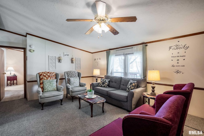 107 GEORGE Street, Hurst, Illinois 62949, 4 Bedrooms Bedrooms, 0 ,2 BathroomsBathrooms,Residential,For Sale,GEORGE,0,RMAQC4268771