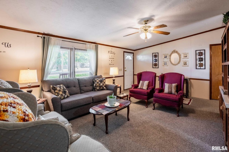 107 GEORGE Street, Hurst, Illinois 62949, 4 Bedrooms Bedrooms, 0 ,2 BathroomsBathrooms,Residential,For Sale,GEORGE,0,RMAQC4268771