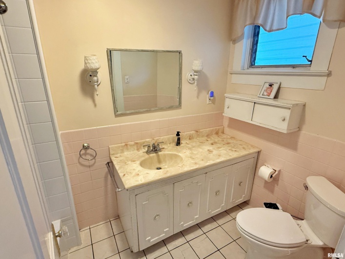 601 5TH Street, Metropolis, Illinois 62960, 3 Bedrooms Bedrooms, 0 ,2 BathroomsBathrooms,Residential,For Sale,5TH,0,RMAEB459778