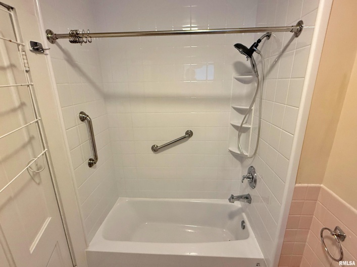 601 5TH Street, Metropolis, Illinois 62960, 3 Bedrooms Bedrooms, 0 ,2 BathroomsBathrooms,Residential,For Sale,5TH,0,RMAEB459778