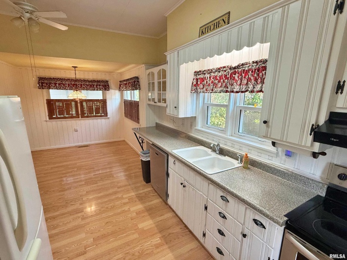 601 5TH Street, Metropolis, Illinois 62960, 3 Bedrooms Bedrooms, 0 ,2 BathroomsBathrooms,Residential,For Sale,5TH,0,RMAEB459778