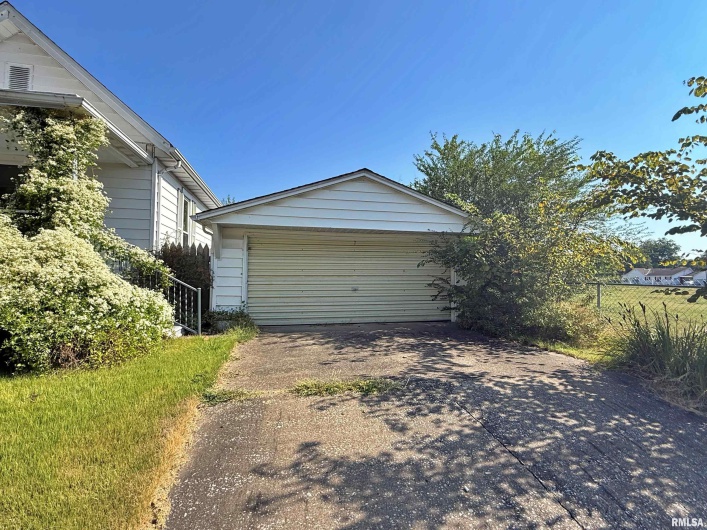 601 5TH Street, Metropolis, Illinois 62960, 3 Bedrooms Bedrooms, 0 ,2 BathroomsBathrooms,Residential,For Sale,5TH,0,RMAEB459778