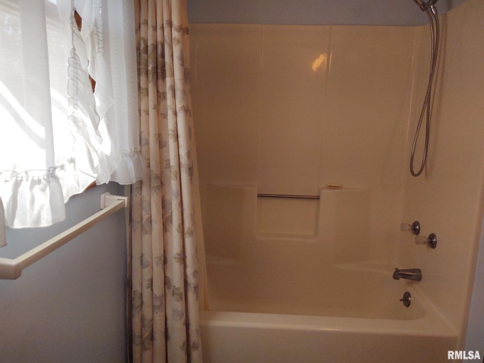 401 1ST Street, Karnak, Illinois 62956, 3 Bedrooms Bedrooms, 0 ,2 BathroomsBathrooms,Residential,For Sale,1ST,0,RMAEB458961